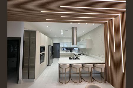 Casa para alugar com 600m², 4 quartos e 6 vagas Casa para alugar com 600m², 4 quartos e 6 vagasCozinha