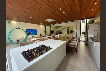 Casa para alugar com 600m², 4 quartos e 6 vagas Casa para alugar com 600m², 4 quartos e 6 vagasCozinha