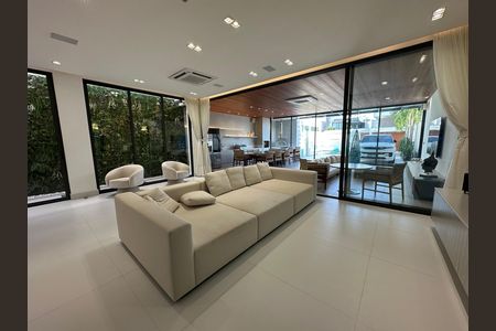Casa para alugar com 600m², 4 quartos e 6 vagas Casa para alugar com 600m², 4 quartos e 6 vagasSala