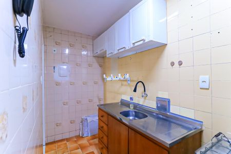 Cozinha de apartamento para alugar com 2 quartos, 50m² em Tomás Coelho, Rio de Janeiro