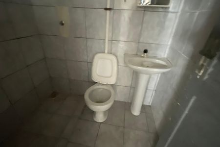 Banheiro de casa para alugar com 1 quarto, 50m² em São Bento, Duque de Caxias