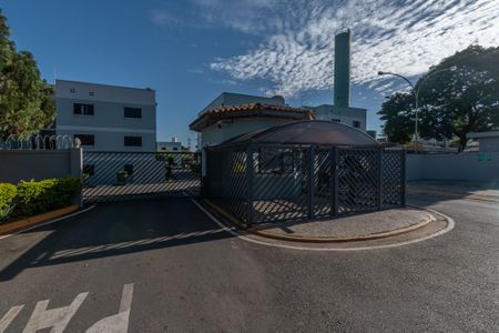 Apartamento à venda com 68m², 2 quartos e 1 vaga Apartamento à venda com 68m², 2 quartos e 1 vagaFachada e Portaria