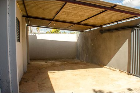 Garagem de casa à venda com 3 quartos, 66m² em Jardim Olimpico, Goiânia