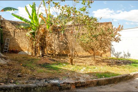 Quintal de casa à venda com 3 quartos, 66m² em Jardim Olimpico, Goiânia
