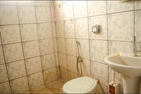 Banheiro de casa à venda com 3 quartos, 66m² em Jardim Olimpico, Goiânia