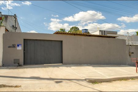 Fachada de casa à venda com 3 quartos, 66m² em Jardim Olimpico, Goiânia