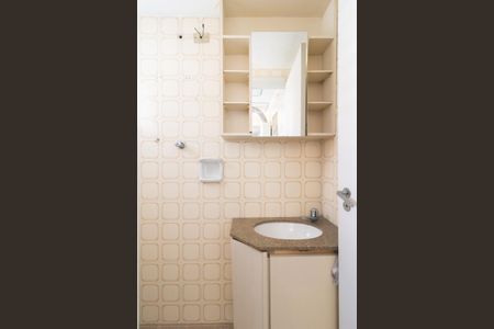 Banheiro de serviço de apartamento à venda com 3 quartos, 93m² em Indianópolis, São Paulo