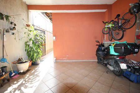 Garagem de casa à venda com 3 quartos, 260m² em Cidade Líder, São Paulo