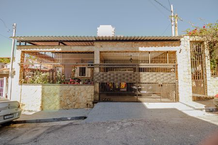 Fachada de casa à venda com 3 quartos, 300m² em Penha de França, São Paulo