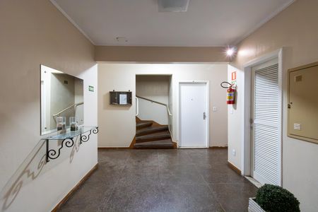 Hall de entrada de apartamento para alugar com 1 quarto, 55m² em Medianeira, Porto Alegre