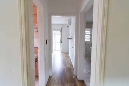 Corredor de apartamento para alugar com 1 quarto, 55m² em Medianeira, Porto Alegre