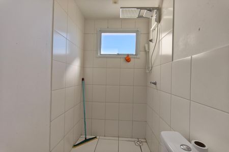 Banheiro de apartamento à venda com 2 quartos, 50m² em Jardim do Lago Continuacao, Campinas