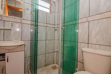 Banheiro de apartamento para alugar com 2 quartos, 39m² em Mário Quintana, Porto Alegre