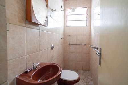Banheiro social  de casa de condomínio à venda com 3 quartos, 49m² em Santa Branca, Belo Horizonte