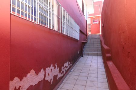 Corredor de casa para alugar com 1 quarto, 40m² em Jardim Robru, São Paulo