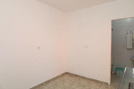 Cozinha de casa para alugar com 1 quarto, 40m² em Jardim Robru, São Paulo