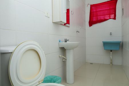 Banheiro de casa para alugar com 1 quarto, 40m² em Jardim Robru, São Paulo