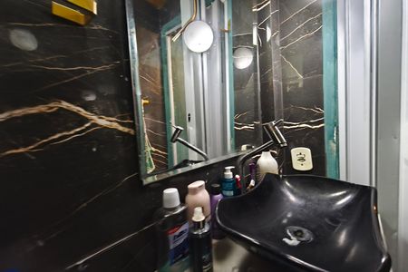 Banheiro de apartamento à venda com 2 quartos, 70m² em Vila Padre Manoel de Nobrega, Campinas