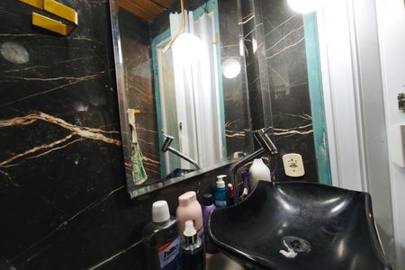 Banheiro de apartamento à venda com 2 quartos, 70m² em Vila Padre Manoel de Nobrega, Campinas
