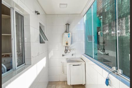 Área de Serviço de casa para alugar com 2 quartos, 90m² em Vila Ré, São Paulo