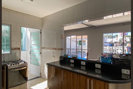 Cozinha  de casa para alugar com 2 quartos, 90m² em Vila Ré, São Paulo