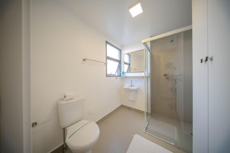Banheiro de kitnet/studio para alugar com 1 quarto, 29m² em Pompeia, São Paulo