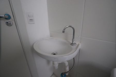 Banheiro social de apartamento à venda com 2 quartos, 42m² em Cidade São Mateus, São Paulo