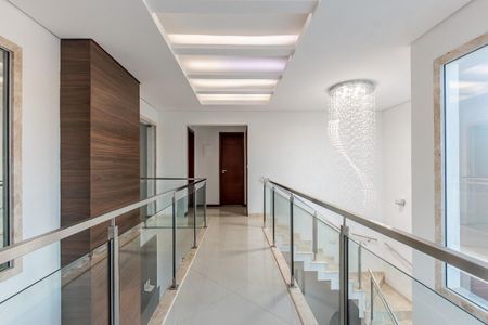 Corredor de casa para alugar com 3 quartos, 300m² em Parque da Matriz, Cachoeirinha