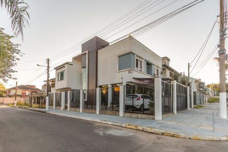 Casa para alugar com 300m², 3 quartos e 2 vagasFachada