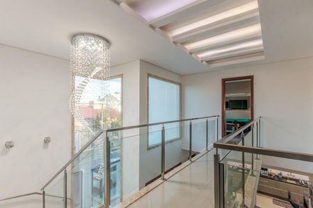 Corredor de casa para alugar com 3 quartos, 300m² em Parque da Matriz, Cachoeirinha