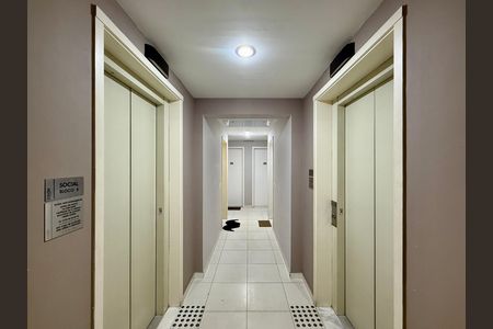 Apartamento à venda com 67m², 1 quarto e 1 vaga Apartamento à venda com 67m², 1 quarto e 1 vagaHall Apartamento