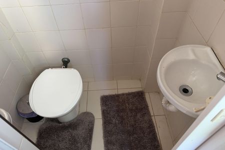 Banheiro de Serviço de apartamento para alugar com 2 quartos, 88m² em José Menino, Santos