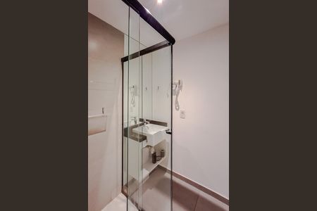 Banheiro de kitnet/studio para alugar com 1 quarto, 22m² em Paraíso, São Paulo