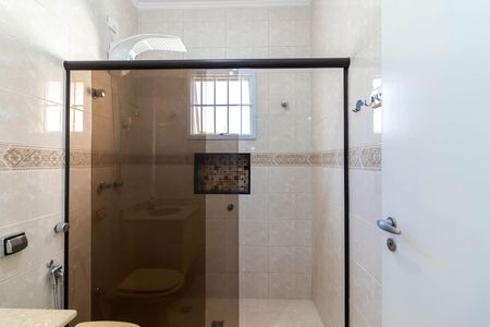 Banheiro de casa para alugar com 2 quartos, 148m² em Vila Carbone, São Paulo