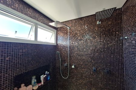 Apartamento à venda com 96m², 2 quartos e 3 vagas Apartamento à venda com 96m², 2 quartos e 3 vagasBanheiro da Suíte 1