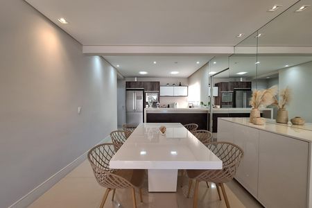 Apartamento à venda com 96m², 2 quartos e 3 vagas Apartamento à venda com 96m², 2 quartos e 3 vagasSala de Jantar