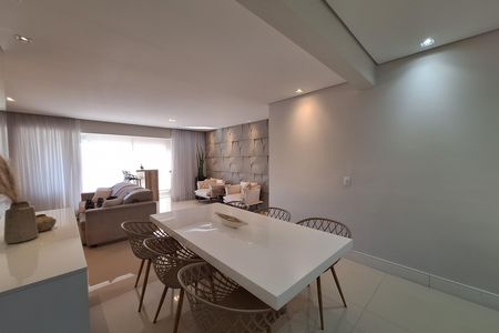 Apartamento à venda com 96m², 2 quartos e 3 vagas Apartamento à venda com 96m², 2 quartos e 3 vagasSala de Jantar