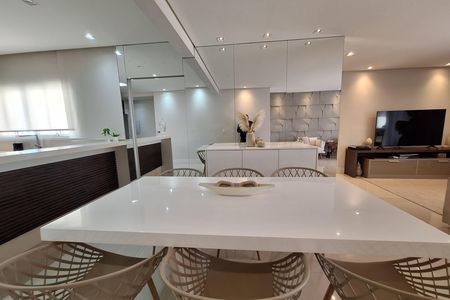 Apartamento à venda com 96m², 2 quartos e 3 vagas Apartamento à venda com 96m², 2 quartos e 3 vagasSala de Jantar