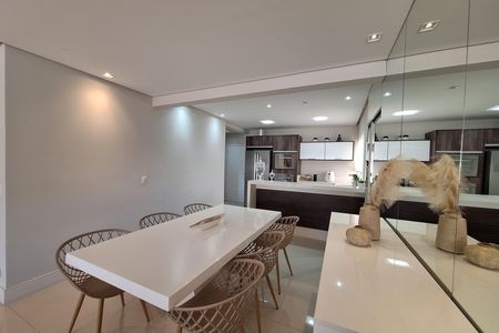 Apartamento à venda com 96m², 2 quartos e 3 vagas Apartamento à venda com 96m², 2 quartos e 3 vagasSala de Jantar