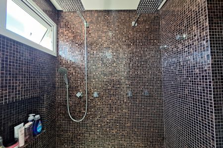 Apartamento à venda com 96m², 2 quartos e 3 vagas Apartamento à venda com 96m², 2 quartos e 3 vagasBanheiro da Suíte 1