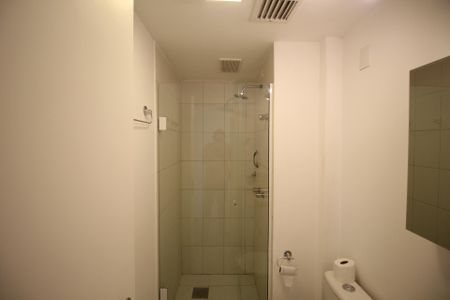 Banheiro de apartamento para alugar com 2 quartos, 64m² em São Geraldo, Porto Alegre