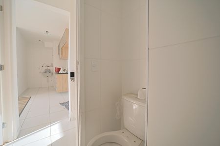 Banheiro social de apartamento à venda com 2 quartos, 38m² em Jardim Maringa, São Paulo