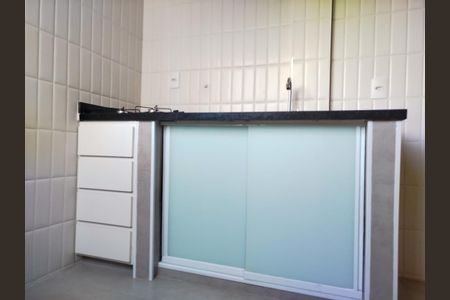 Cozinha de kitnet/studio para alugar com 1 quarto, 29m² em Vila Invernada, São Paulo