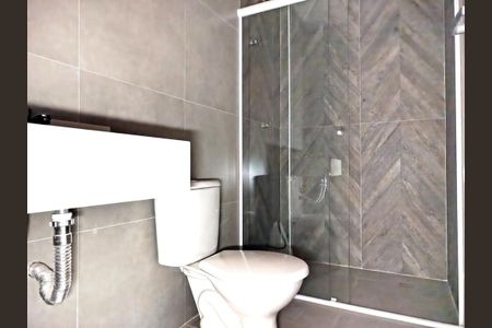 Banheiro de kitnet/studio para alugar com 1 quarto, 33m² em Vila Invernada, São Paulo