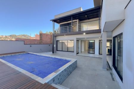 Casa de condomínio para alugar com 353m², 4 quartos e 4 vagas