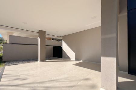 Casa de condomínio para alugar com 353m², 4 quartos e 4 vagas