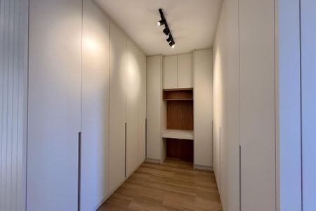 Casa de condomínio para alugar com 353m², 4 quartos e 4 vagas