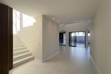 Casa de condomínio para alugar com 353m², 4 quartos e 4 vagas