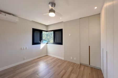 Casa de condomínio para alugar com 353m², 4 quartos e 4 vagas