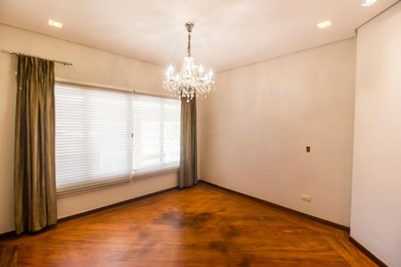 Sala  de casa de condomínio à venda com 3 quartos, 450m² em Alphaville, Santana de Parnaíba